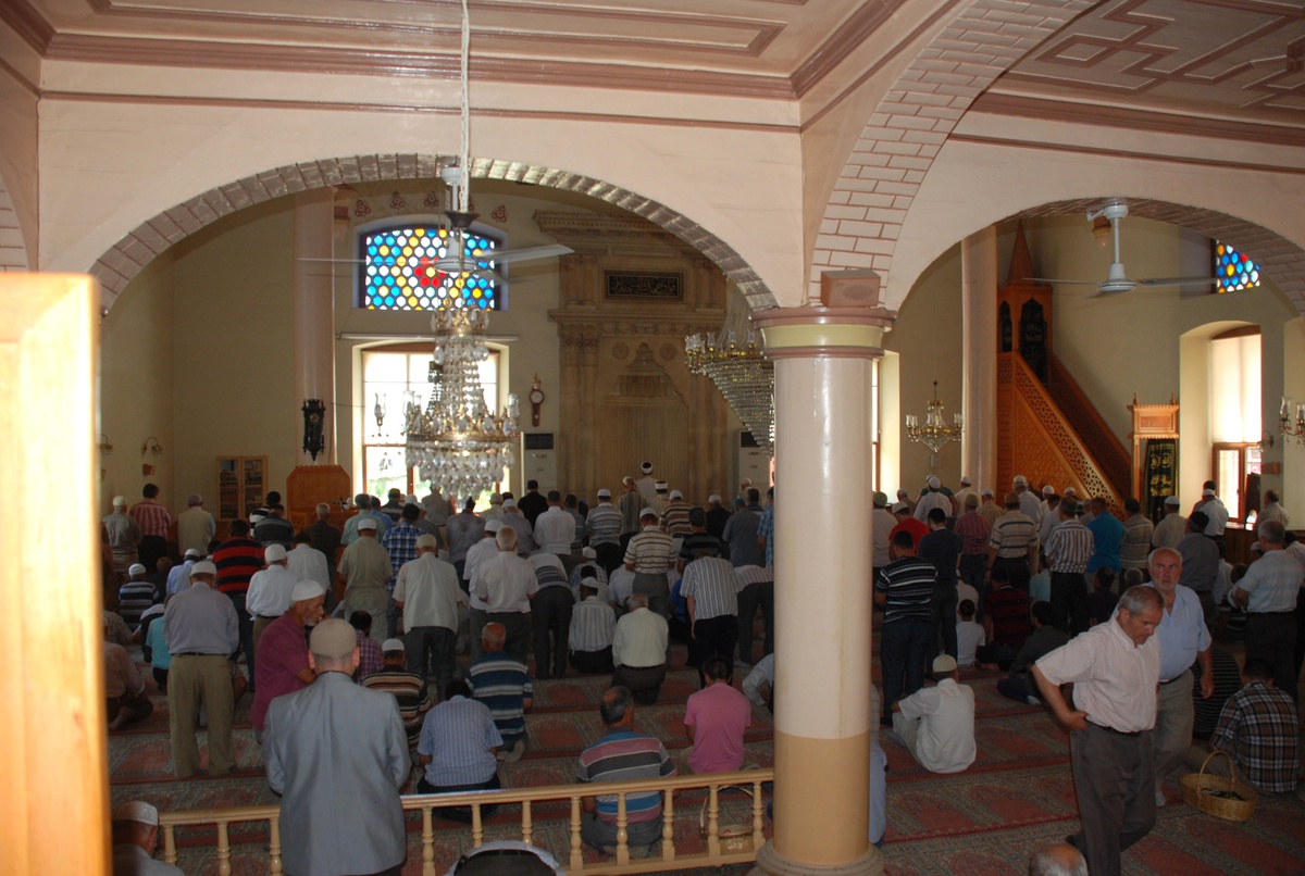 Çanakkale\'de Ramazan Ayının İlk Cumasında Camiler Doldu Taştı