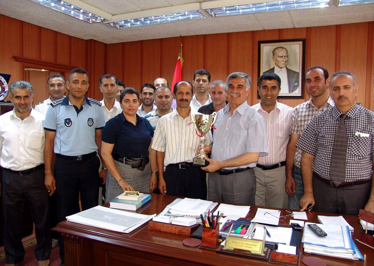 Futbolcular, Kupalarını Büyükaslan\'a Takdim Etti