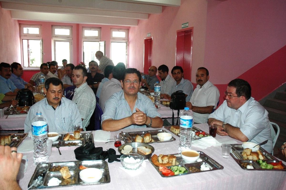 Halk Eğitim Müdürü Söğüt\'e Veda Yemeği