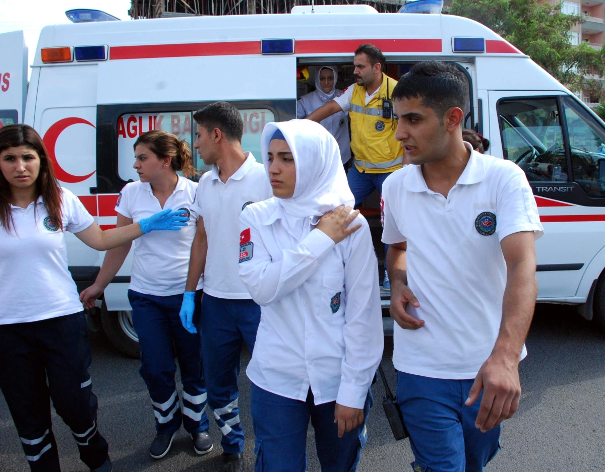 Hasta Taşıyan Ambulans Kamyonetle Çarpıştı: 5 Yaralı