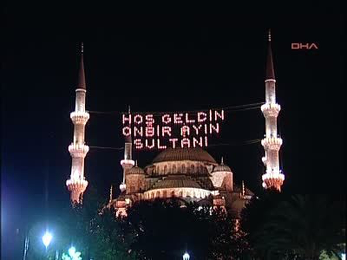 İlk Teravih Namazında Camiler Dolup Taştı