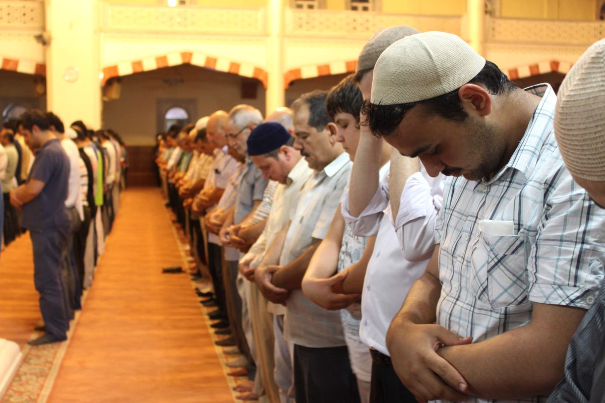 İlk Teravihte \'Selam\' Esirgenmedi