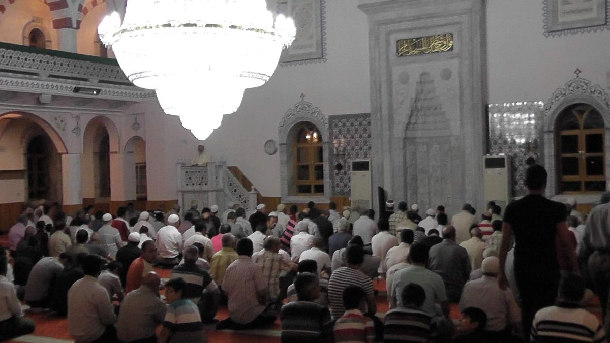 Kulu\'da İlk Teravihte Camiler Doldu