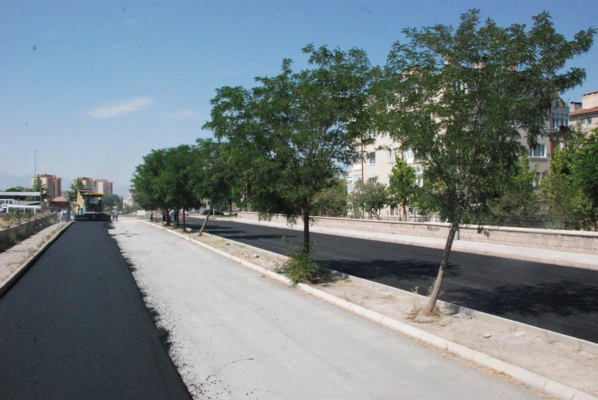 Melikgazi Bozulan Yolları Asfaltladı