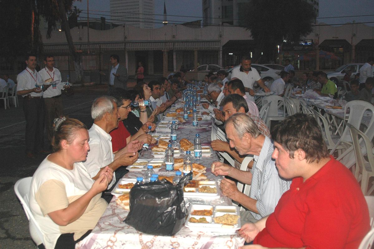 Mersinliler İftarını \'Gönül Sofrası\'nda Açtı