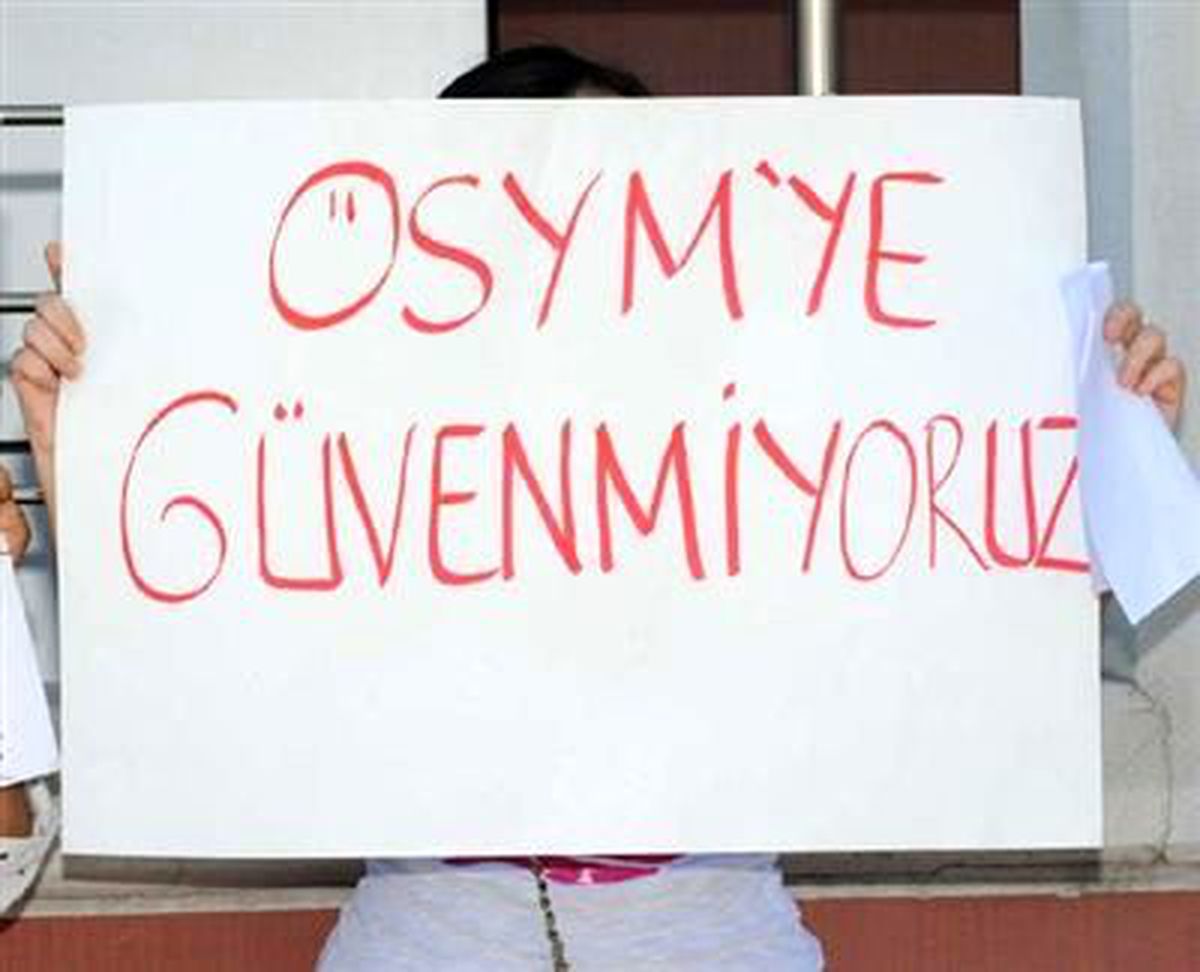 ÖSYM Bürosu Önünde KPSS Protestosu
