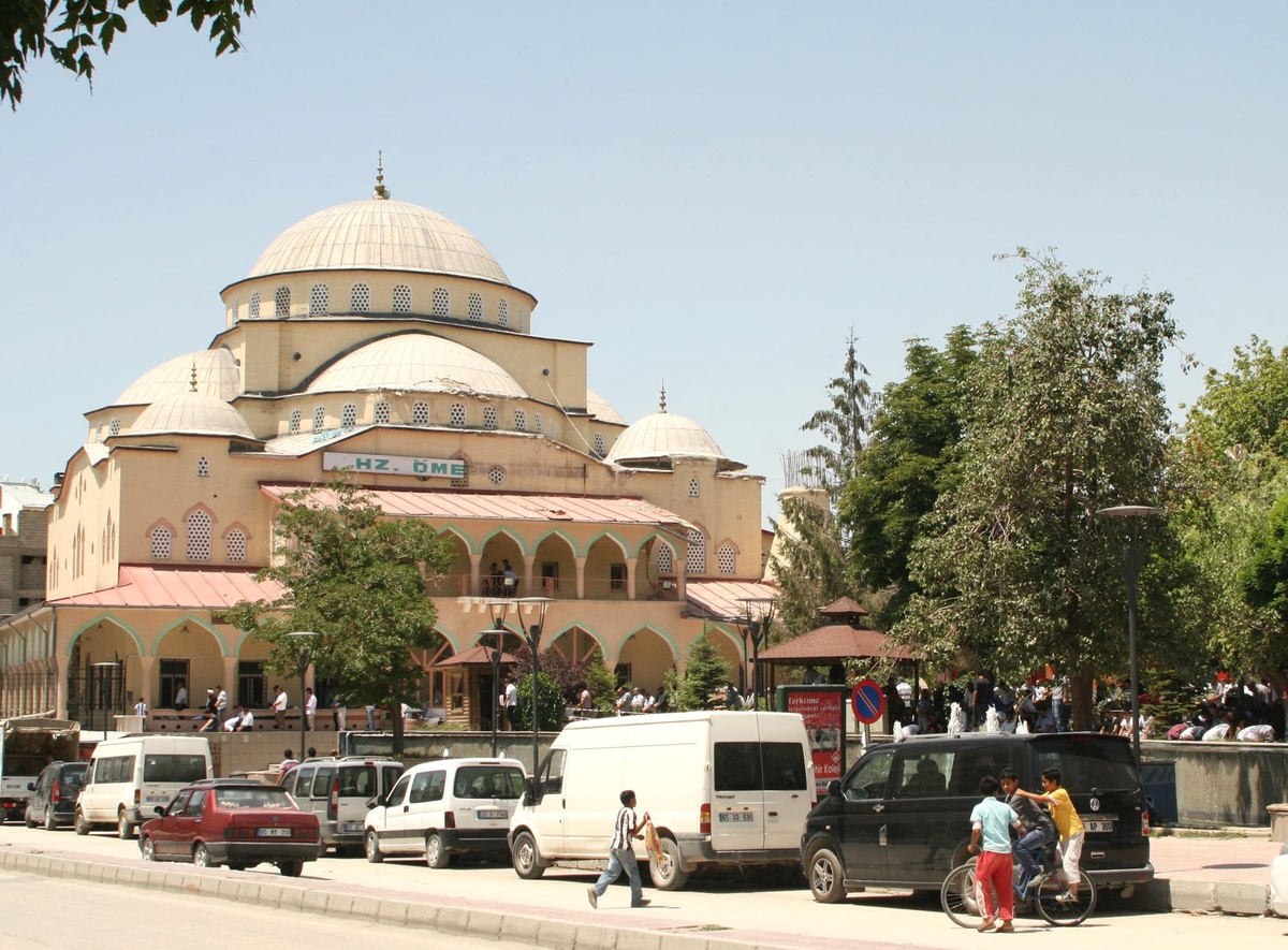 Ramazan Ayının İlk Cuma Namazında Camiler Doldu Taştı