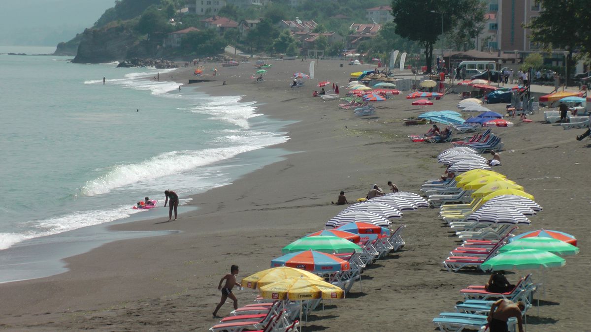 Ramazan Ayının İlk Gününde Karadenizde Plajlar Boş Kaldı