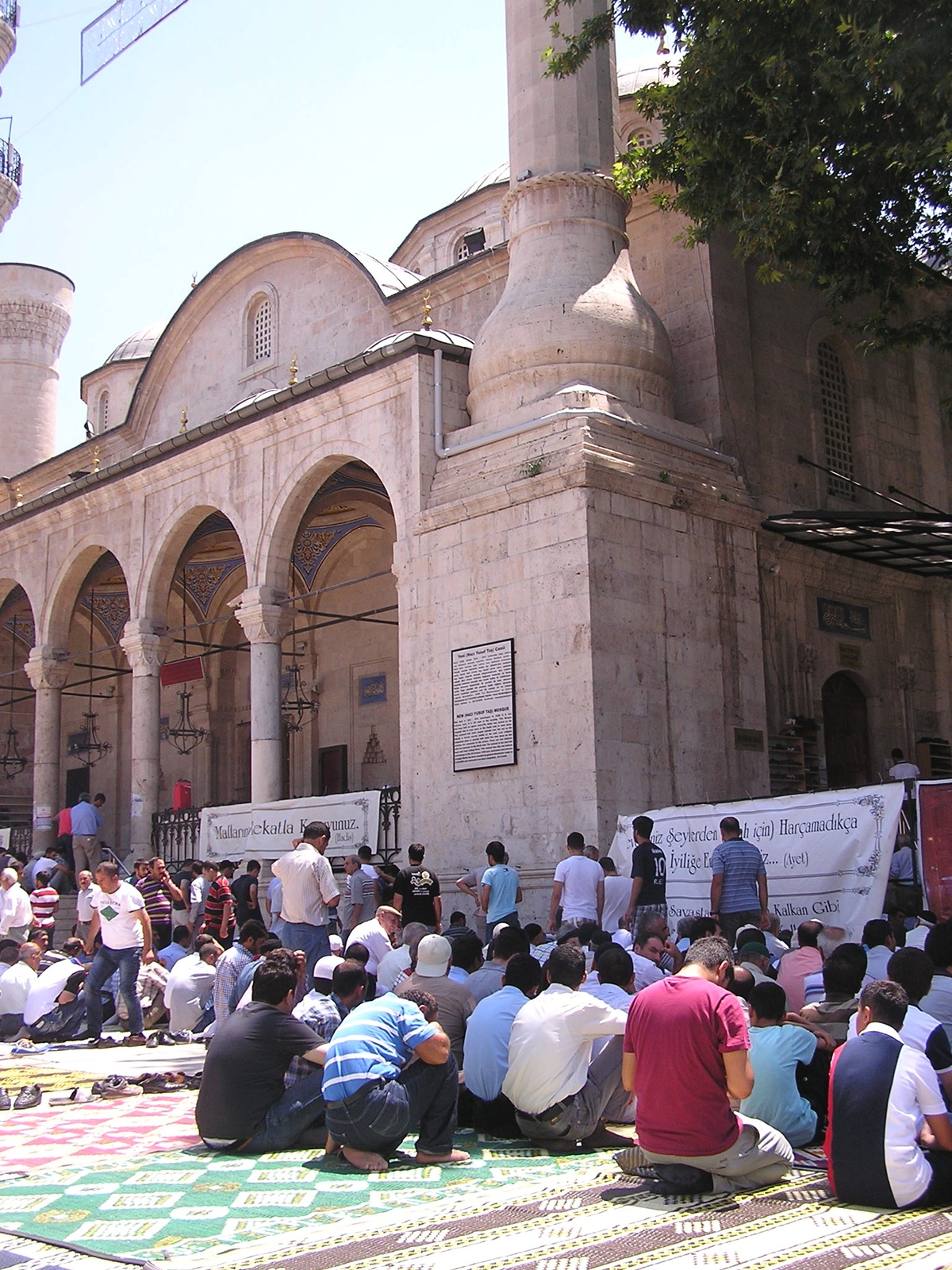 Ramazan\'ın İlk Cumasında Camiler Doldu Taştı