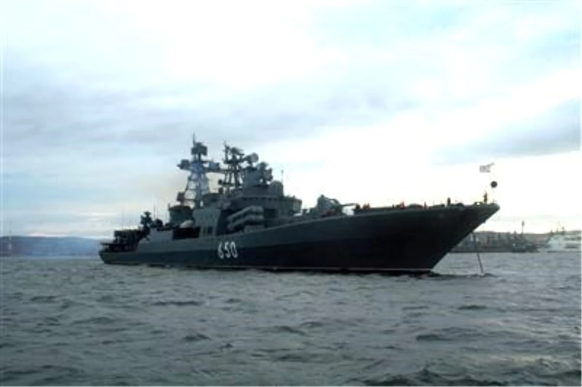 Rus Savaş Gemileri Suriye Limanı Tartus\'a Doğru Yola Çıktı