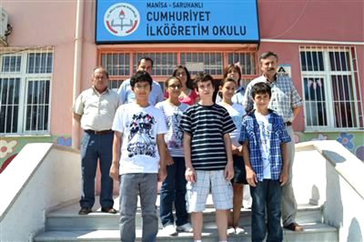 Saruhanlı Cumhuriyet İlköğretim Okulu Sbs\'de İlçe Birincisi Oldu
