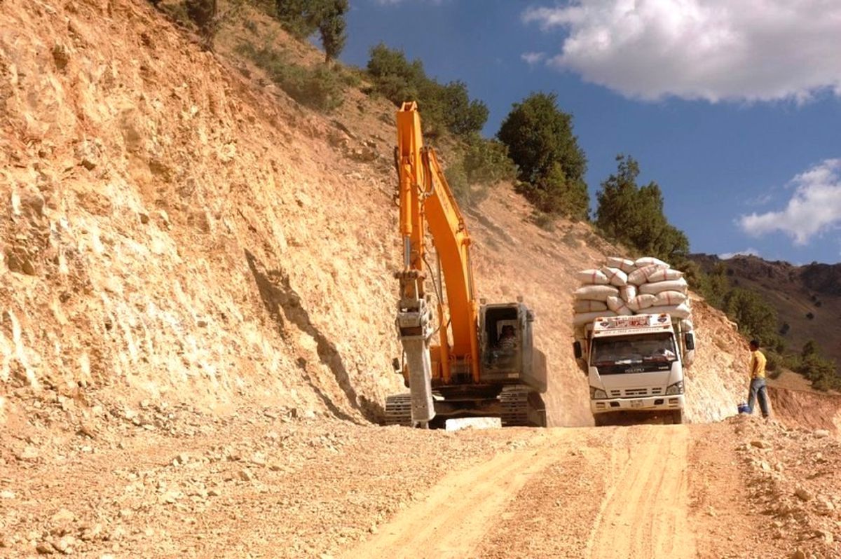 Sason\'a Bağlı 25 Köyde Yol Yapım Çalışmaları