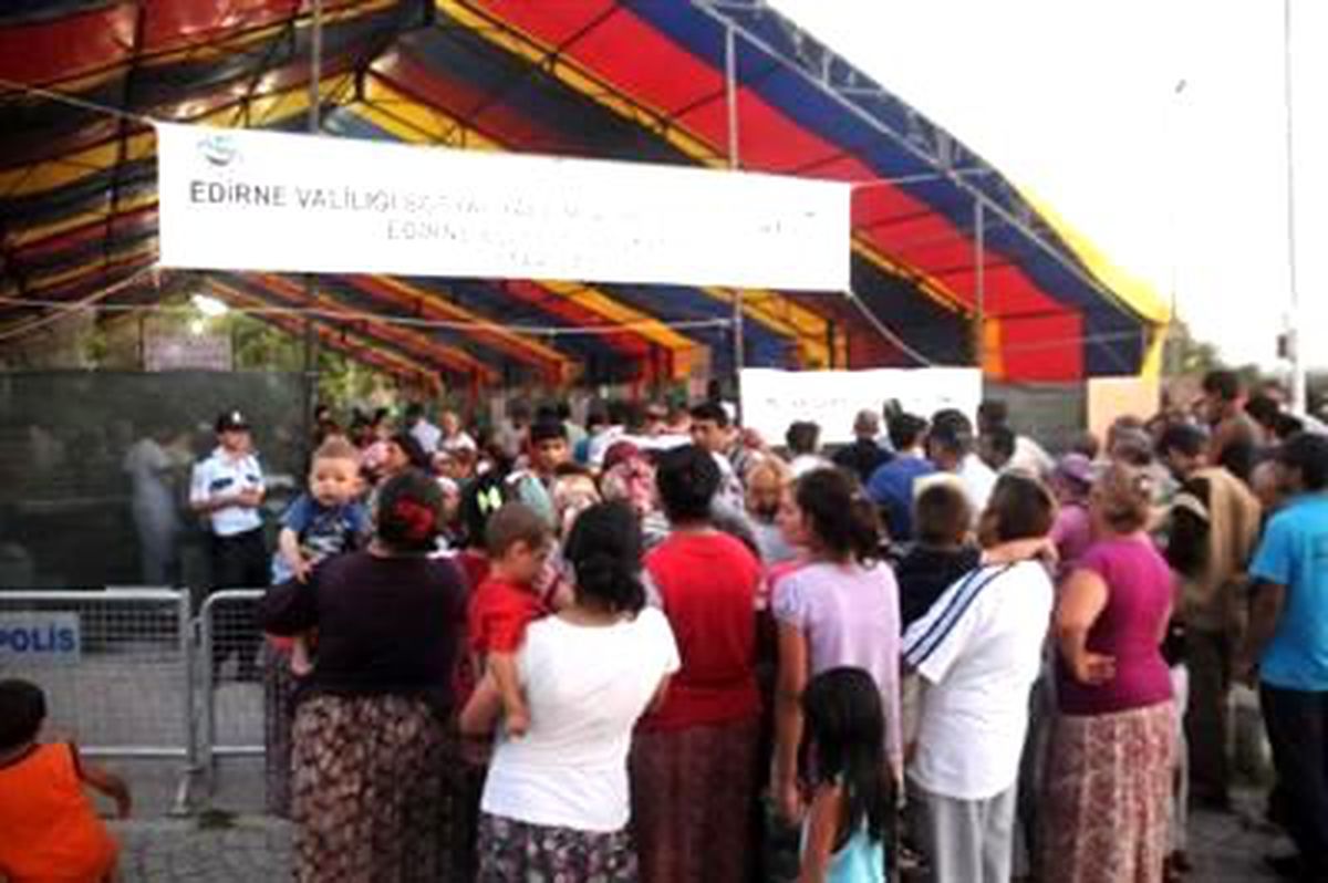 Selimiye Meydanında İlk İftar