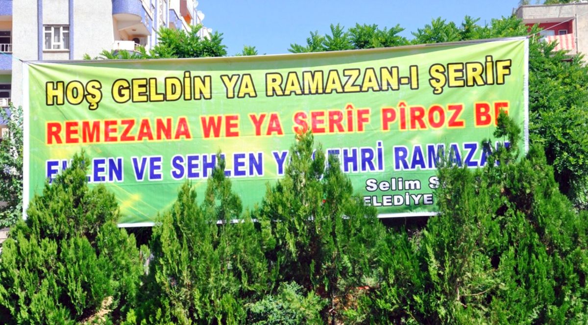Siirt\'te Üç Dilde Ramazan Afişi