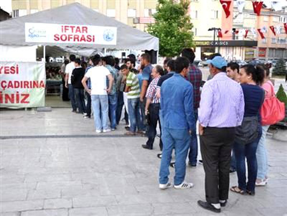 Sivas\'ta İftar Sofrasına Yoğun İlgi