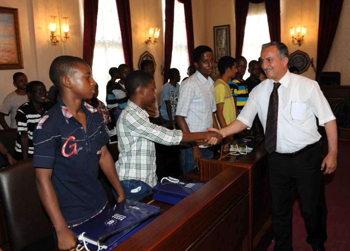 Tanzanyalı Öğrencilerden Büyükşehir\'e Ziyaret