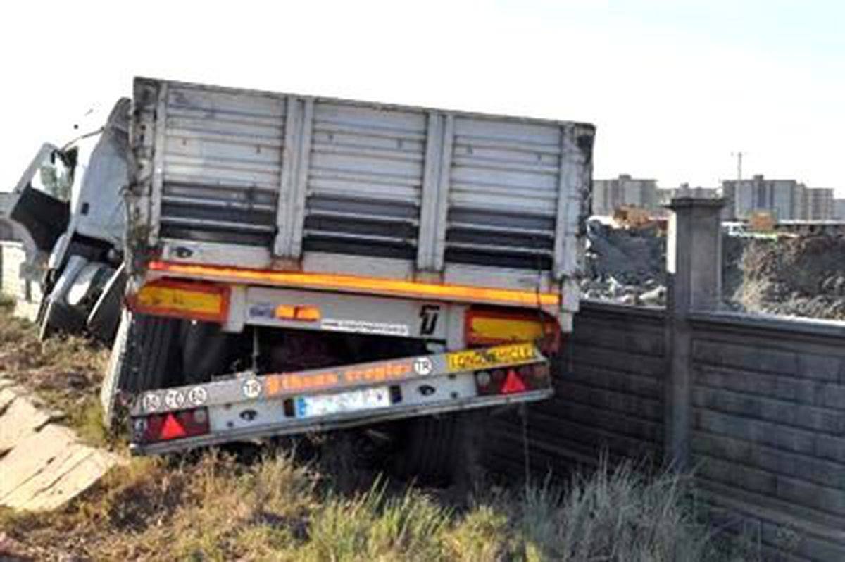 TIR Hastane Duvarına Çarptı: 1 Ölü