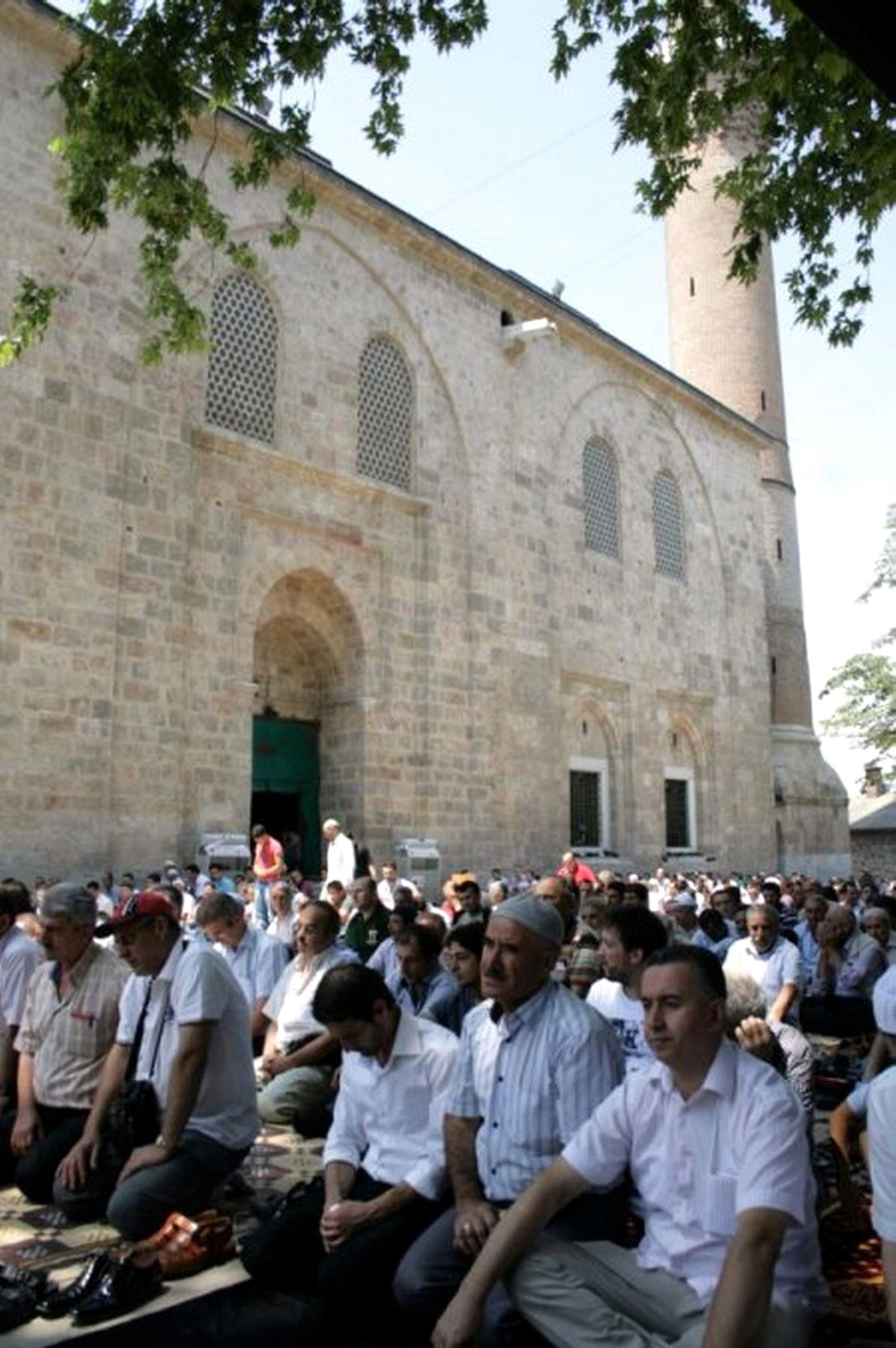 Vatandaşlar Camilere Sığmadı