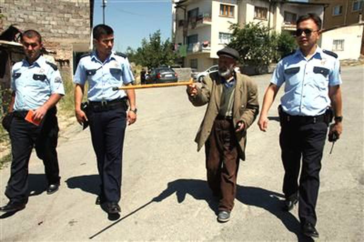 "Vişne Toplayacağız" Diyerek 15 Bin TL Çaldılar