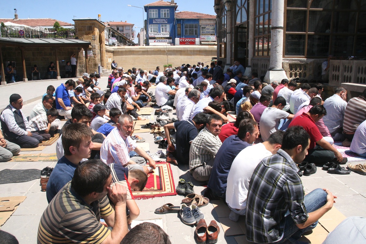 Yozgat\'ta Cuma Namazında Camiler Doldu