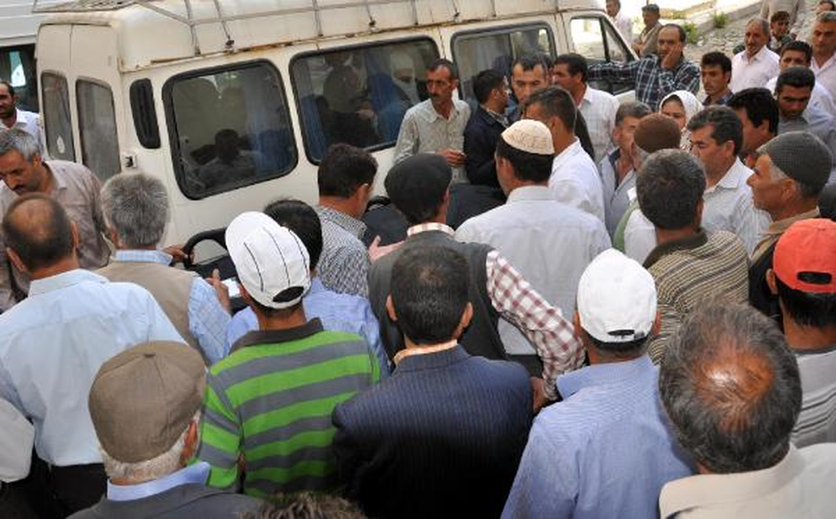 Ağrı\'da Minibüsle Kamyonet Çarpıştı: 13 Ölü, 12 Yaralı (2)