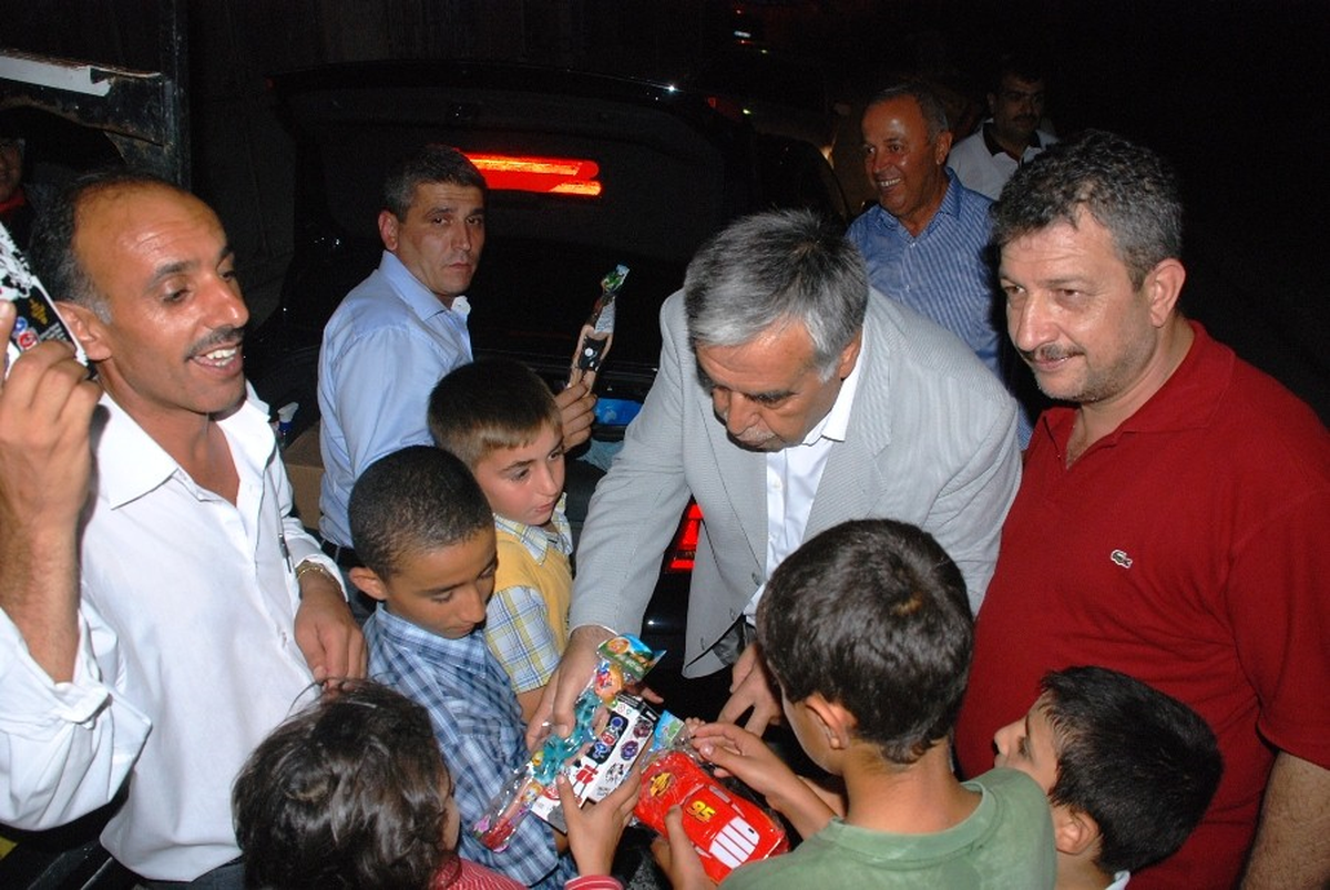 AK Parti İzmir İl Başkanı Ömer Cihat Akay, Her Gün İzmir\'in Bir İlçesinde İftar Açacak.