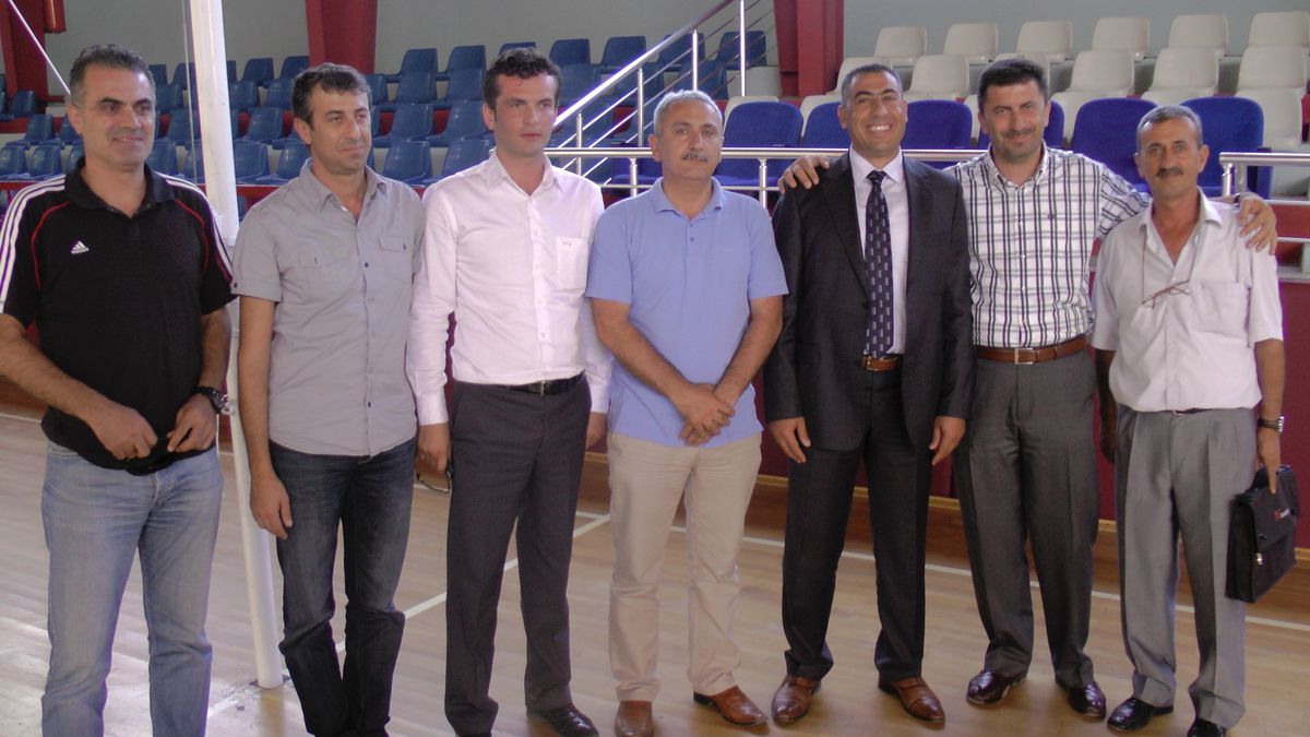Akçakoca Şehir Stadı Yenileniyor