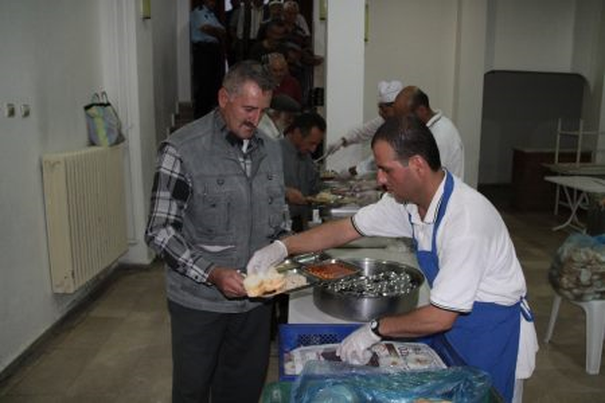 Akkaya İlk İftarını Vatandaşlarla Açtı