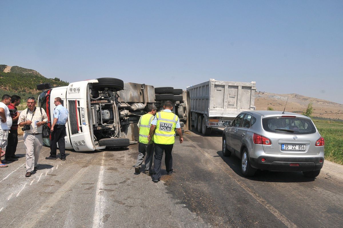 Aliağa\'da Trafik Kazaları: 4 Yaralı