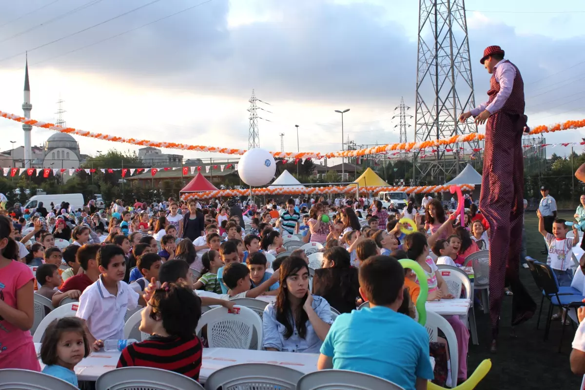 Bakan Davutoğlu: "Çocuklar, Ramazan Gibi Masumdur"