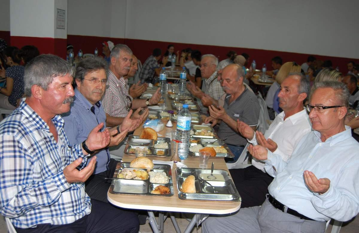Bandırma Belediyesi\'nden Her Gün Bin Kişiye İftar