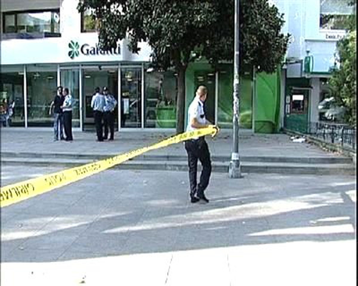 Banka Kasasından El Bombası Çıktı