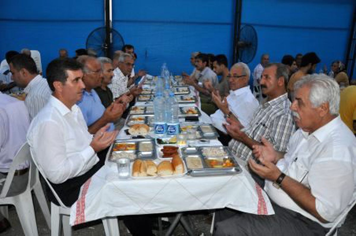 Başkan Kocamaz Yemek Dağıttı,