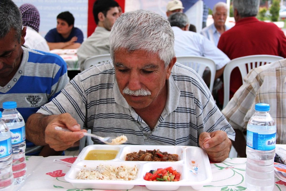 Belediye Çadırında İlk İftar