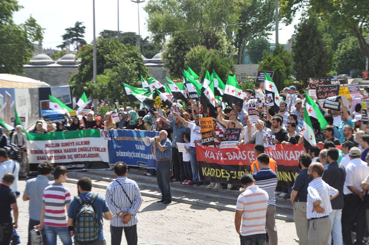 Beyazıt Meydanı\'nda Protesto Gösterisi