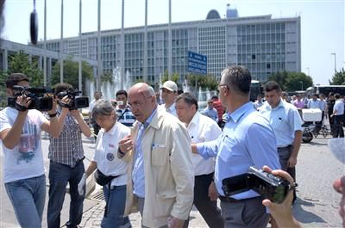 CHP\'li Vekil Başından Yaralandı