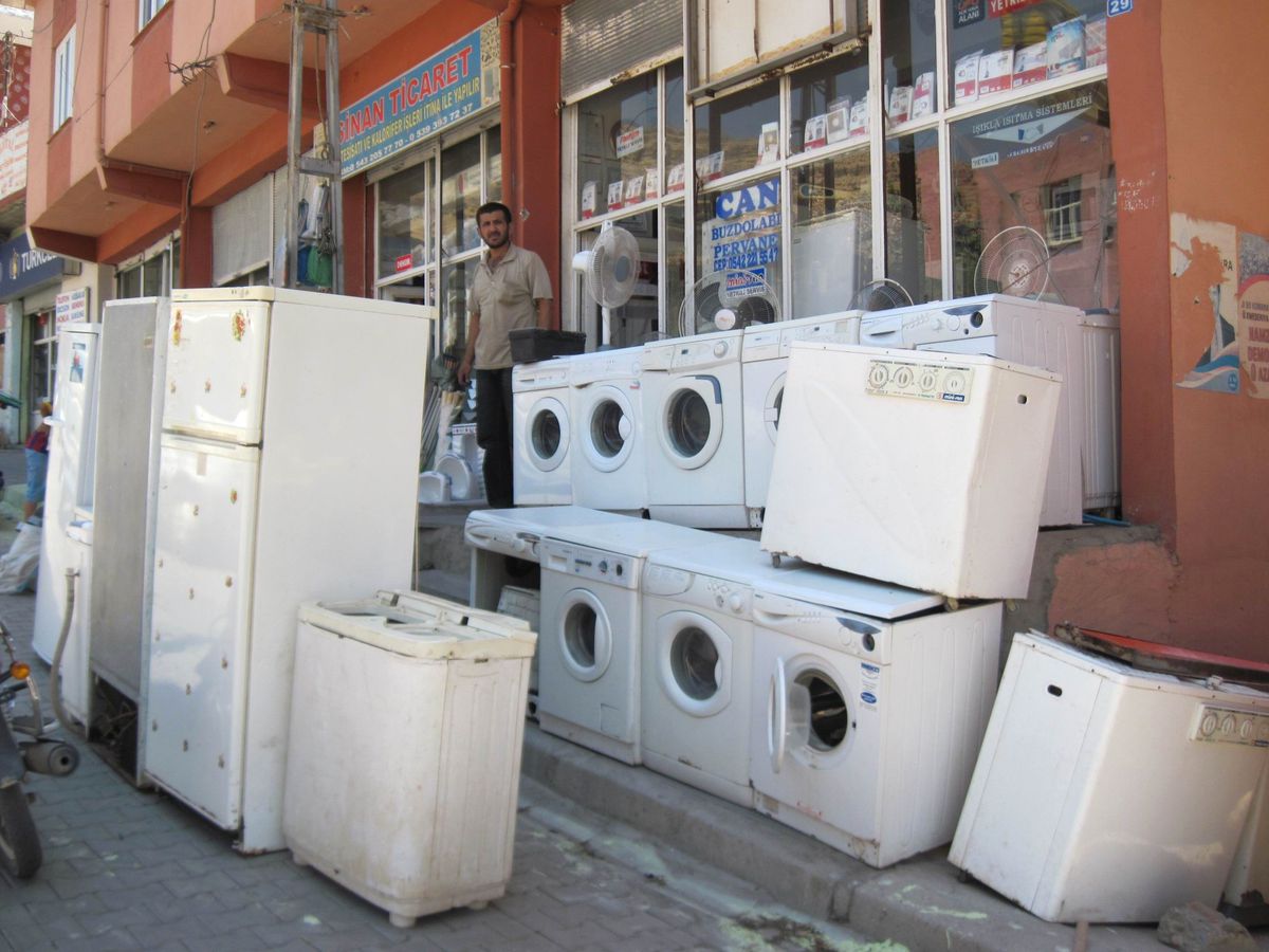 Derik\'te Elektrik Kesintileri Vatandaşı Çileden Çıkardı