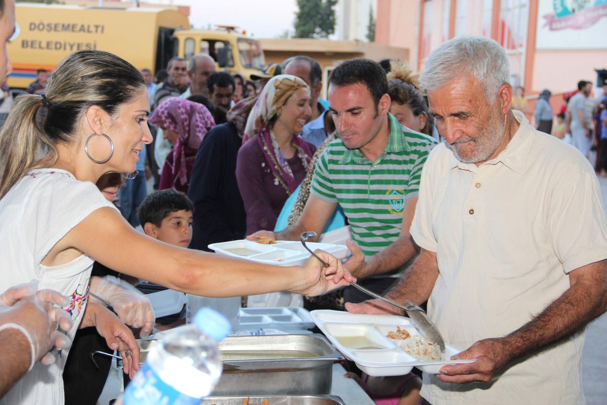 Döşemealtı\'nda İlk İftar
