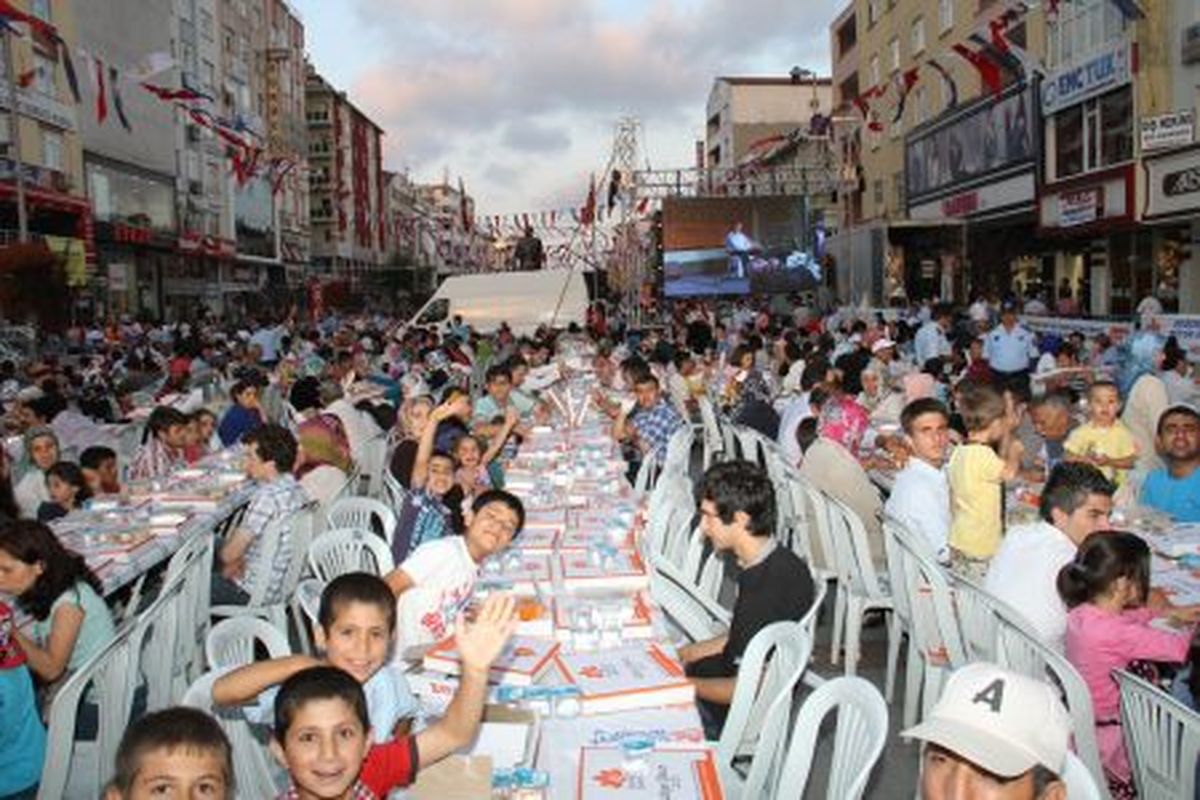 Egemen Bağış Ramazana Sultanbeyli\'de Girdi