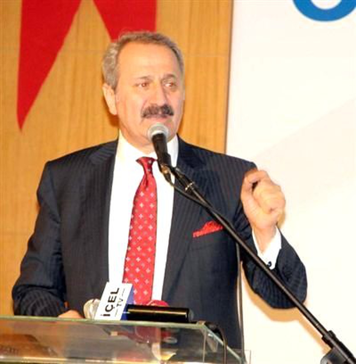 Ekonomi Bakanı Zafer Çağlayan."Merkez Bankası\'nın Artık Faiz Oranlarının Düşürülmesi Yönündeki...