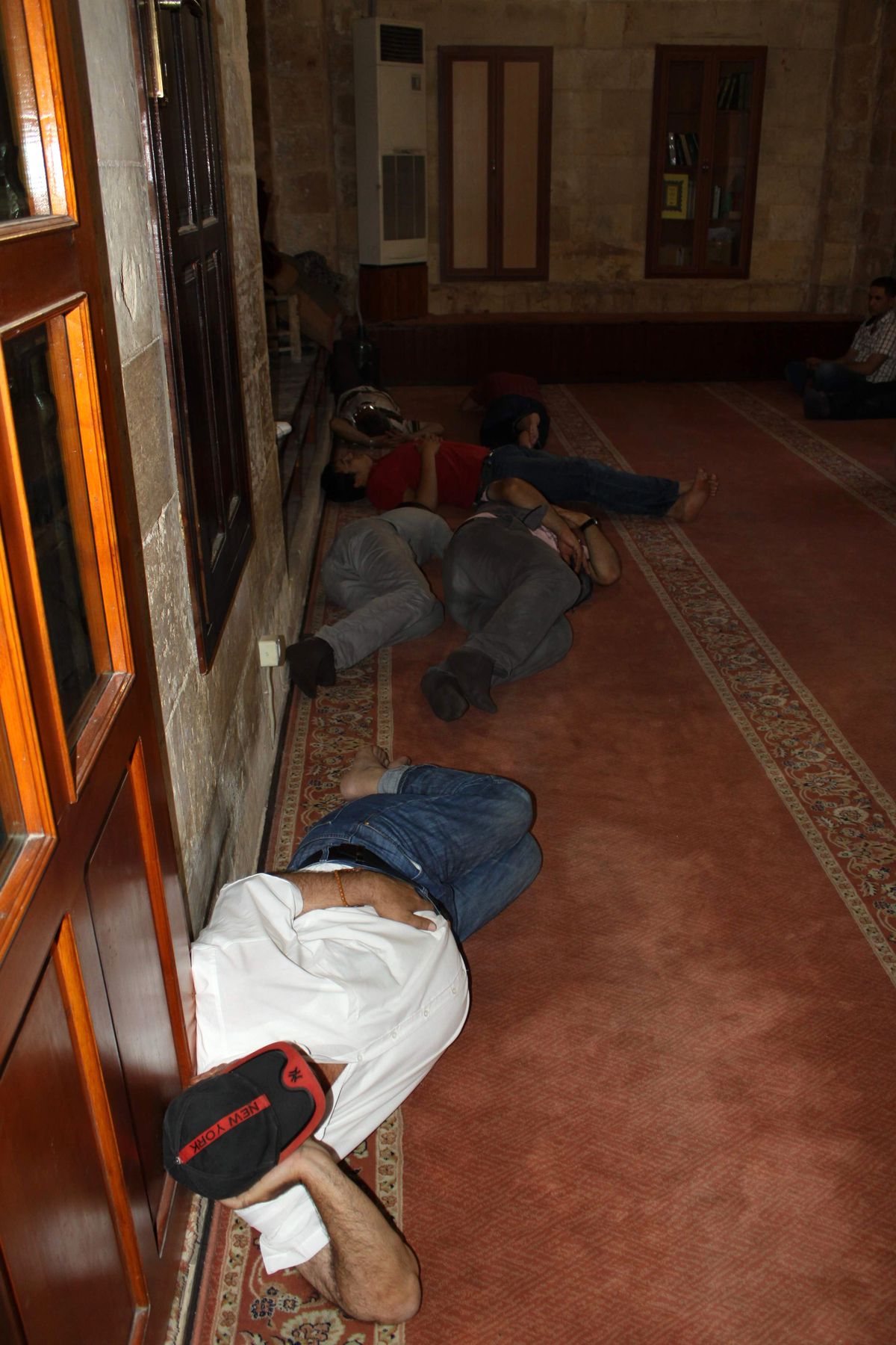 Gaziantep\'te Sıcaktan Bunalan Vatandaşlar Camileri Otele Çevirdi