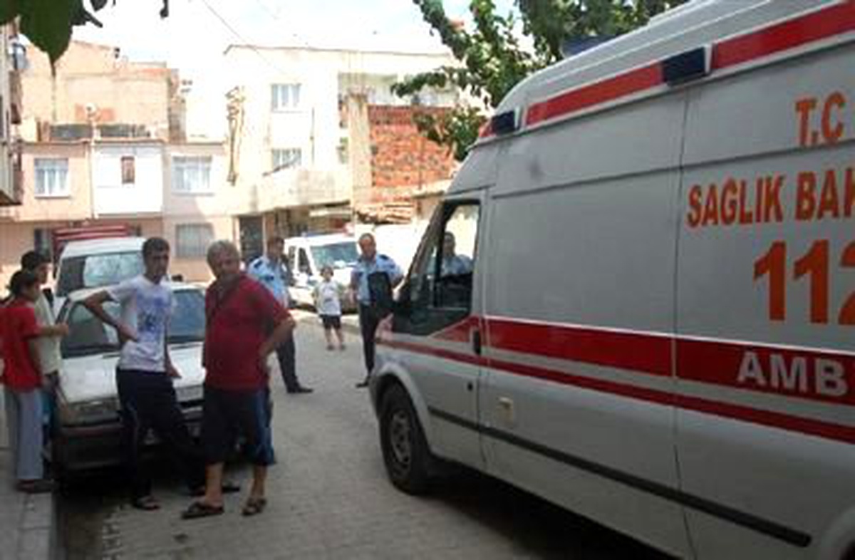 Hasta Yakını Genç, Sağlık Görevlilerine Saldırdı