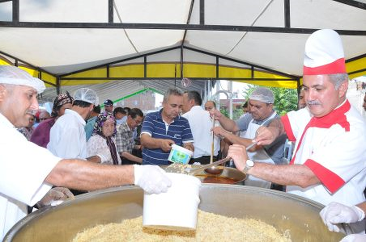 İftar Çadırında İlk Kepçe Başkan Kadir Kara\'dan