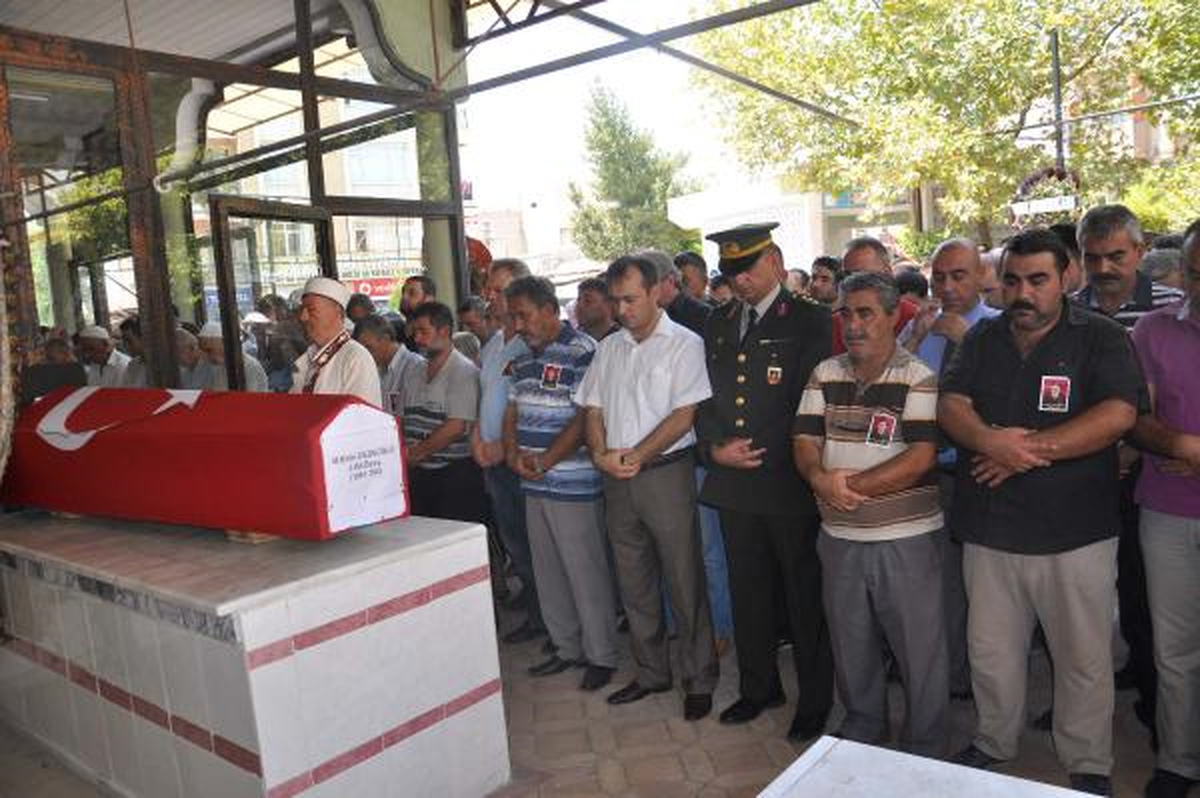 İntihar Eden Astsubay Toprağa Verildi