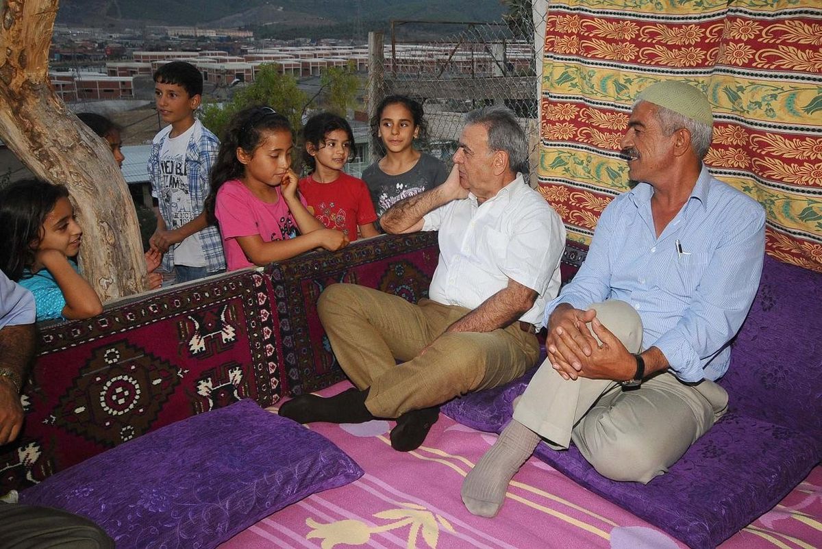 İzmir Büyükşehir Belediye Başkanı Aziz Kocaoğlu, İlk İftarını Muşlu Alev Ailesinin Yanında Açtı