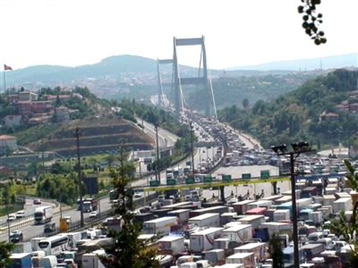 Köprü Trafiği Gece Geç Saatlere Kadar Sürdü