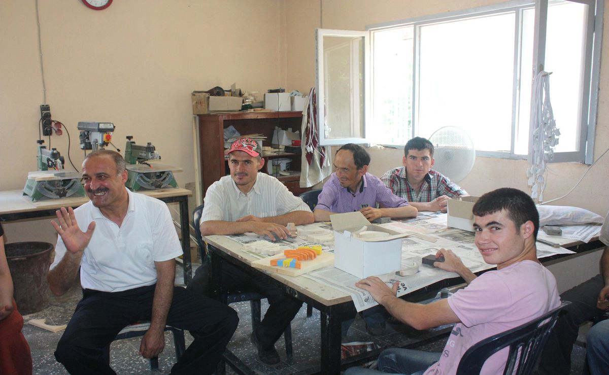 Kula Belediye Başkanı Aşkın\'dan Ekolojik Oyuncak Merkezine Ziyaret