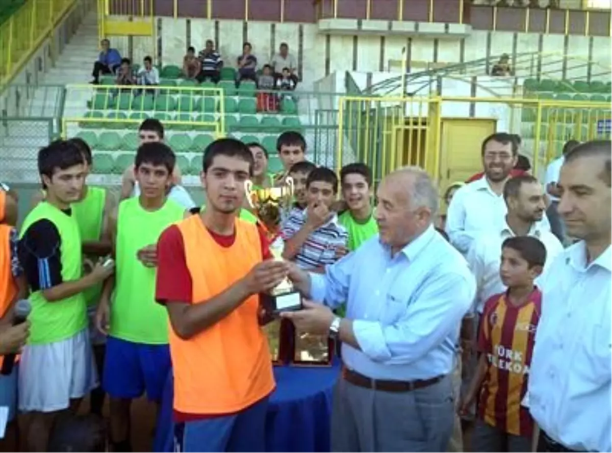 Kur\'an Kursları Arası Futbol Turnuvası Sona Erdi