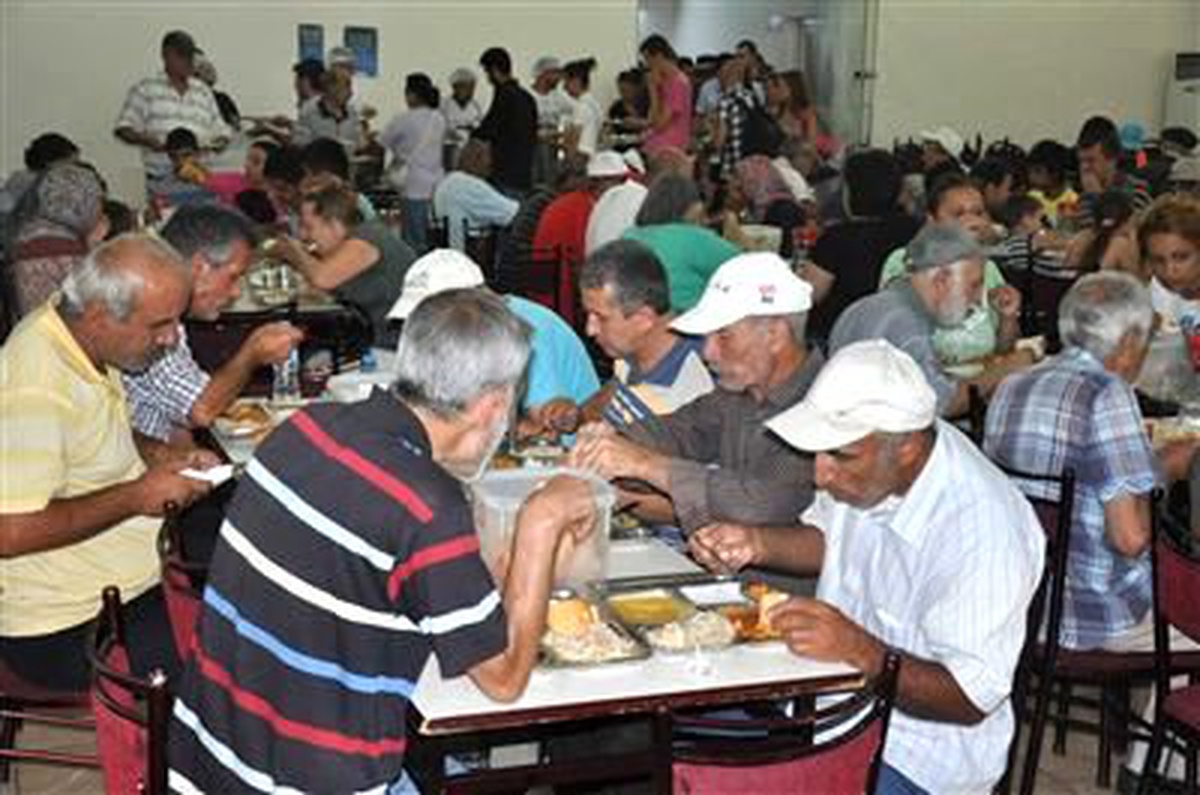 Kuşadası Belediyesi'nden Hergün 1500 Kişiye İftar Yemeği