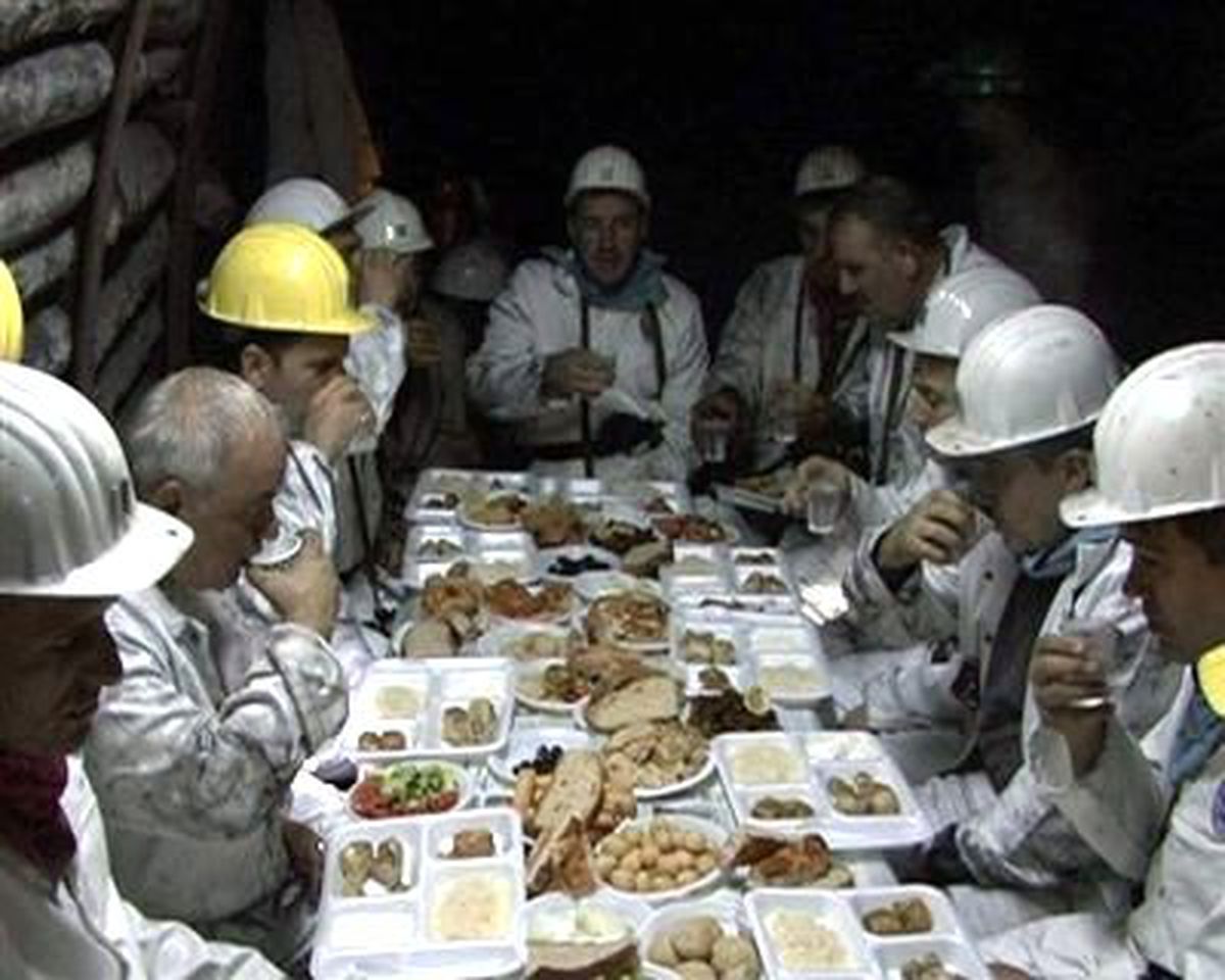 Maden Ocağında İftar